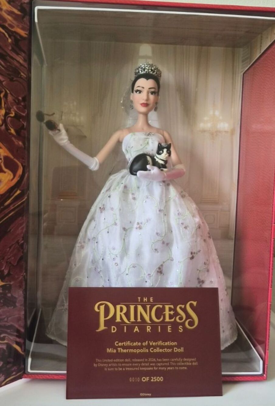 Disney D23 Princess Diaries Mia Thermopolis NUMBERED 10 OF 2500